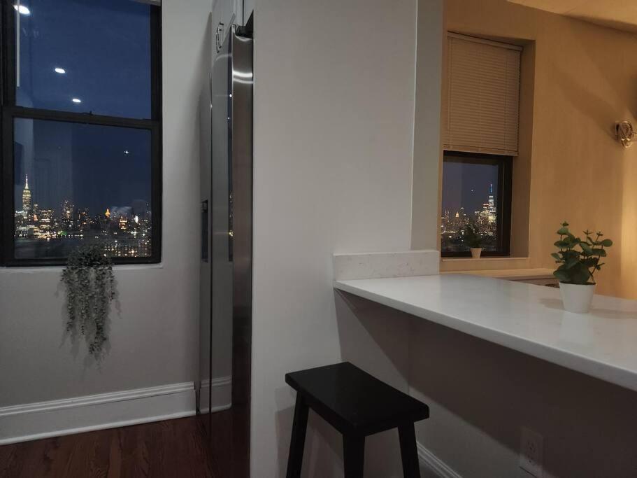 Ferienwohnung Elegant 2 Bed Gem! Mins From Nyc Union City Exterior foto