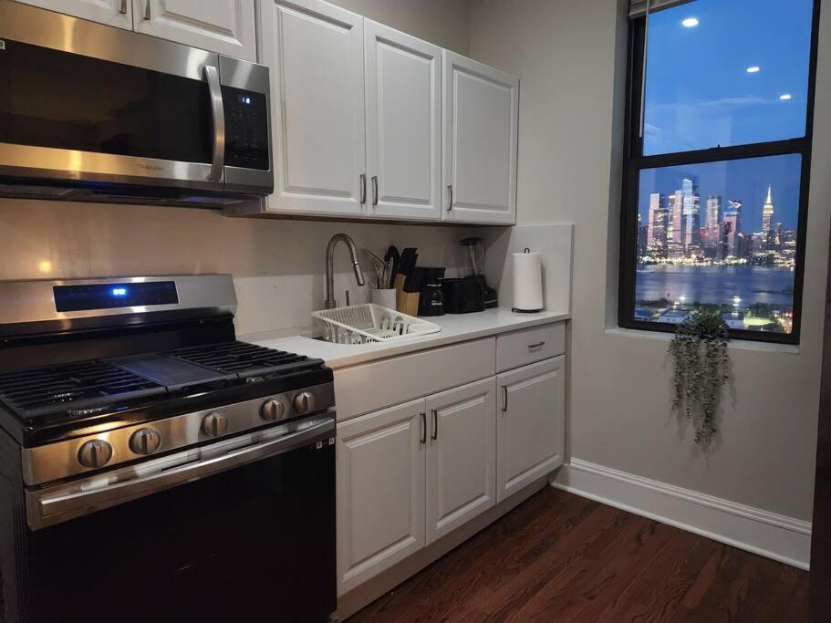 Ferienwohnung Elegant 2 Bed Gem! Mins From Nyc Union City Exterior foto